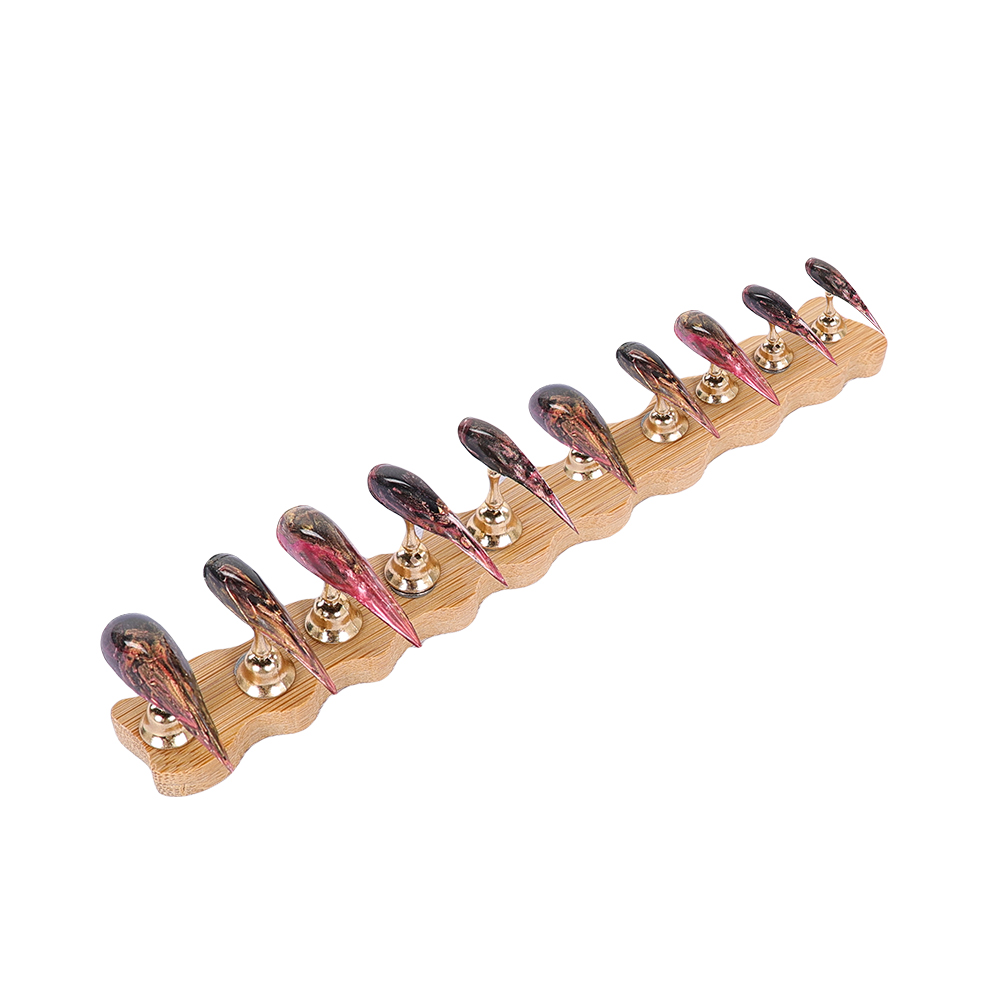 Unghie Finte da Regina Medieva - Nail Art Queen recensione e prezzo